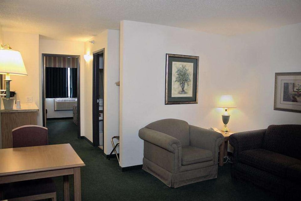 Americas Best Value Inn Annandale 33/57