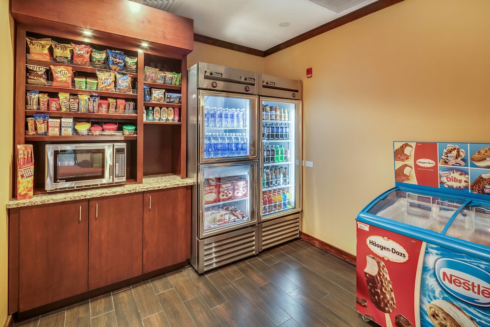 Fairfield Inn and Suites Jacksonville Beach 35/54