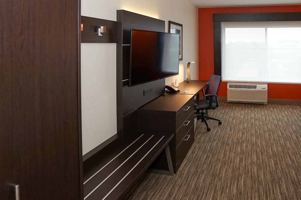 Holiday Inn Express Suites Denver Aurora Medical Campus 55/62