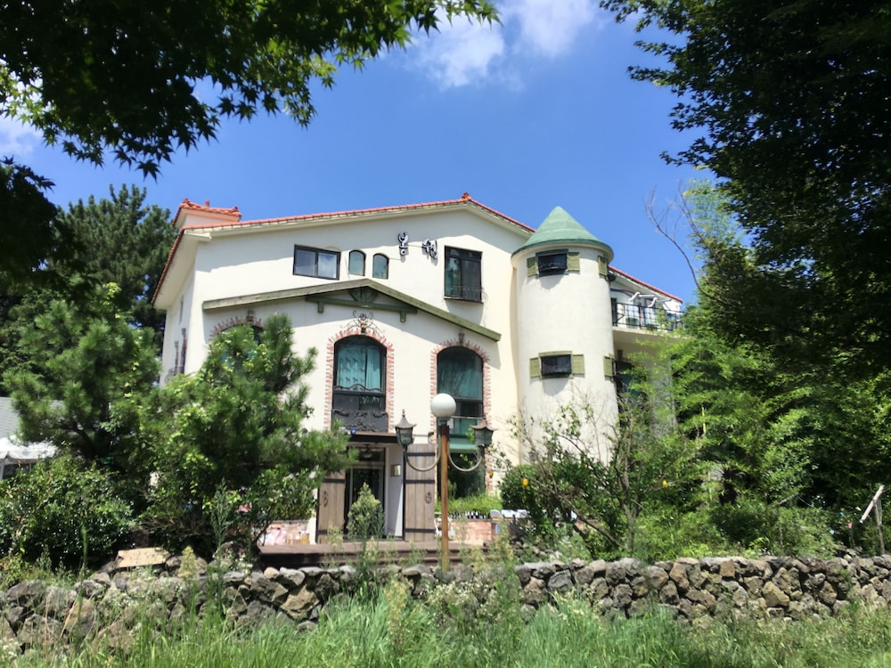 Moncher Guesthouse - Hostel 1/14