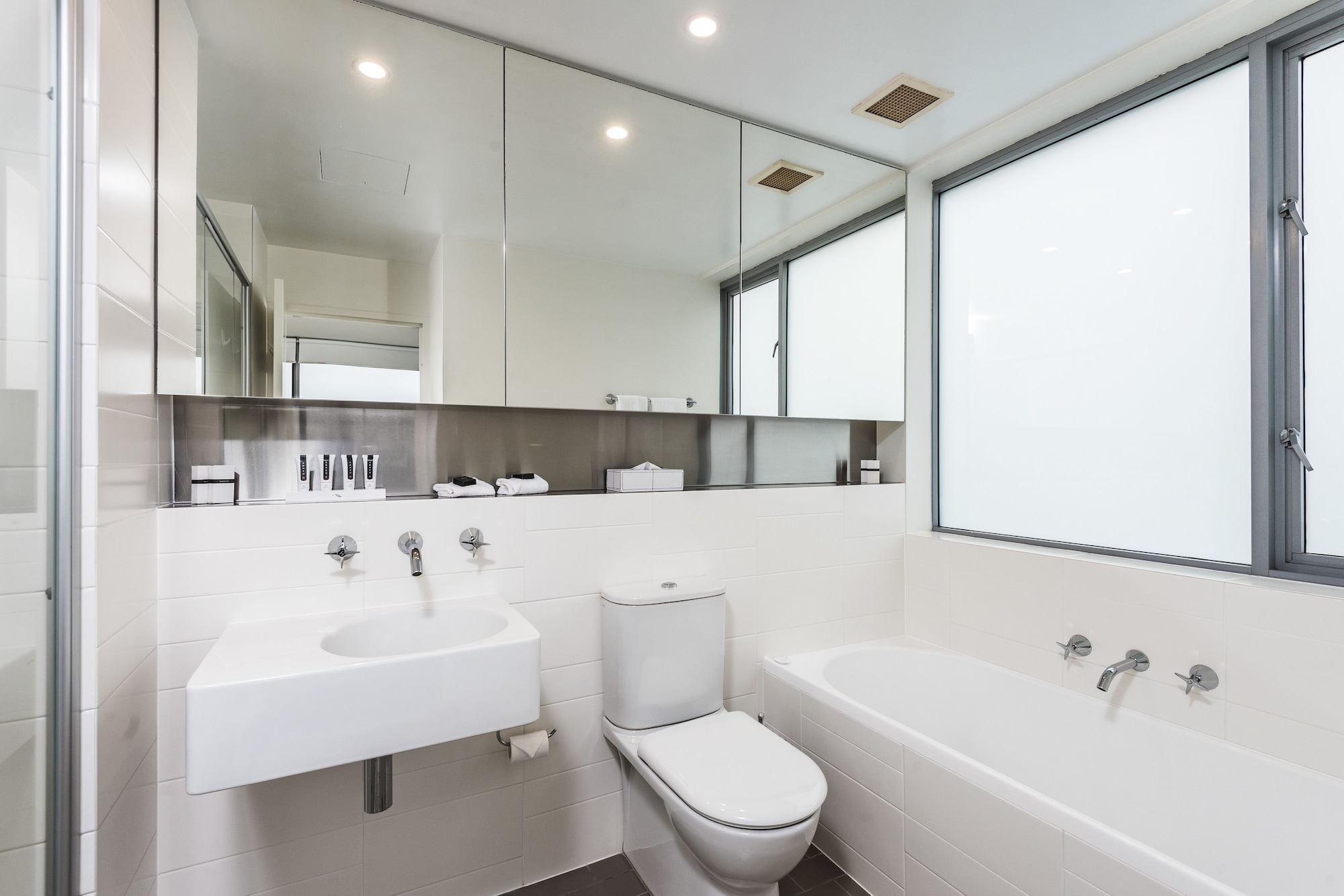 3 Bedrooms, Apartment, 2 Queen and Twin Beds, Pool Side