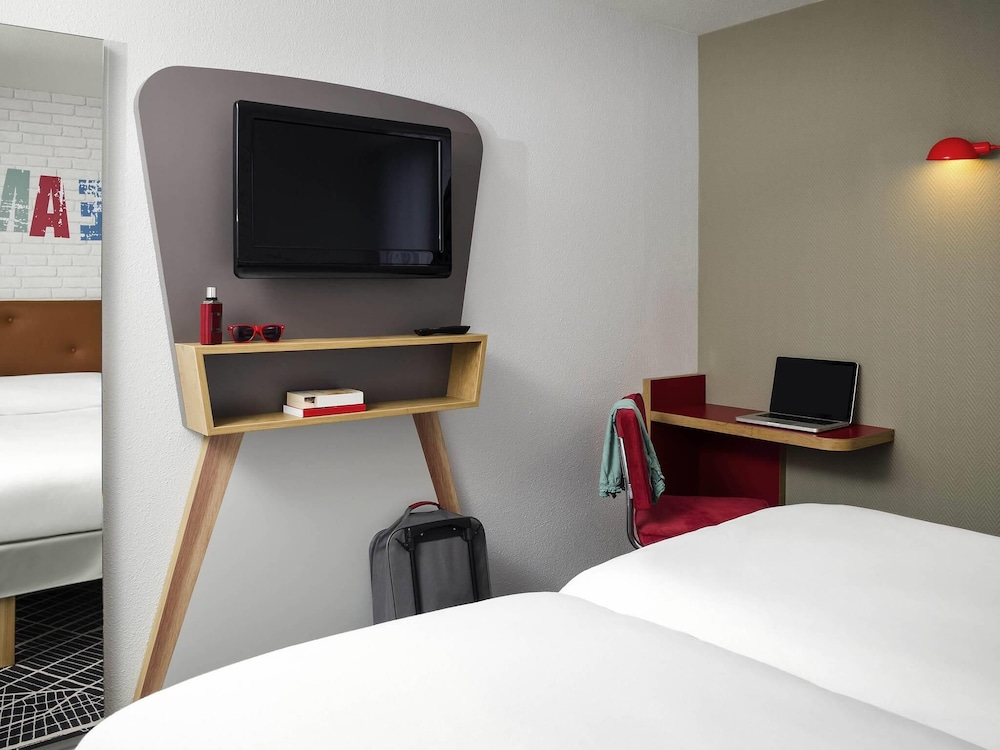 Ibis Styles Chartres 43/50