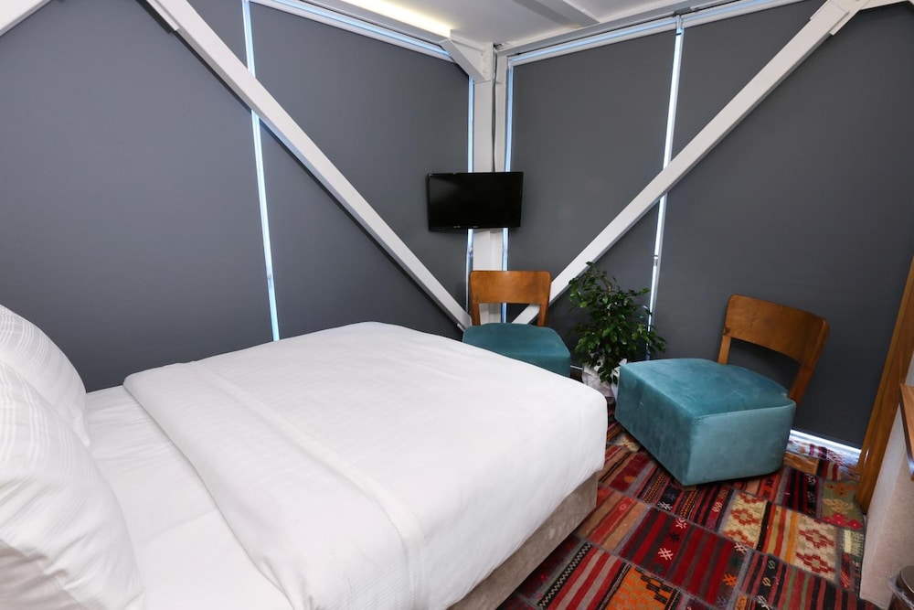 Discovery Hotel 47/69