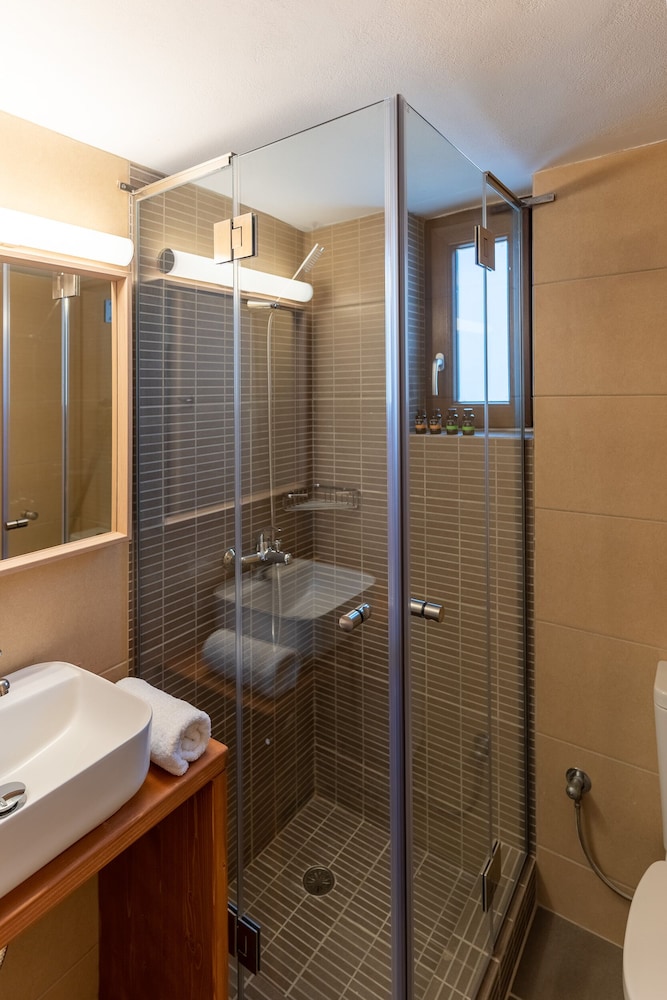 Syra Suites 48/50