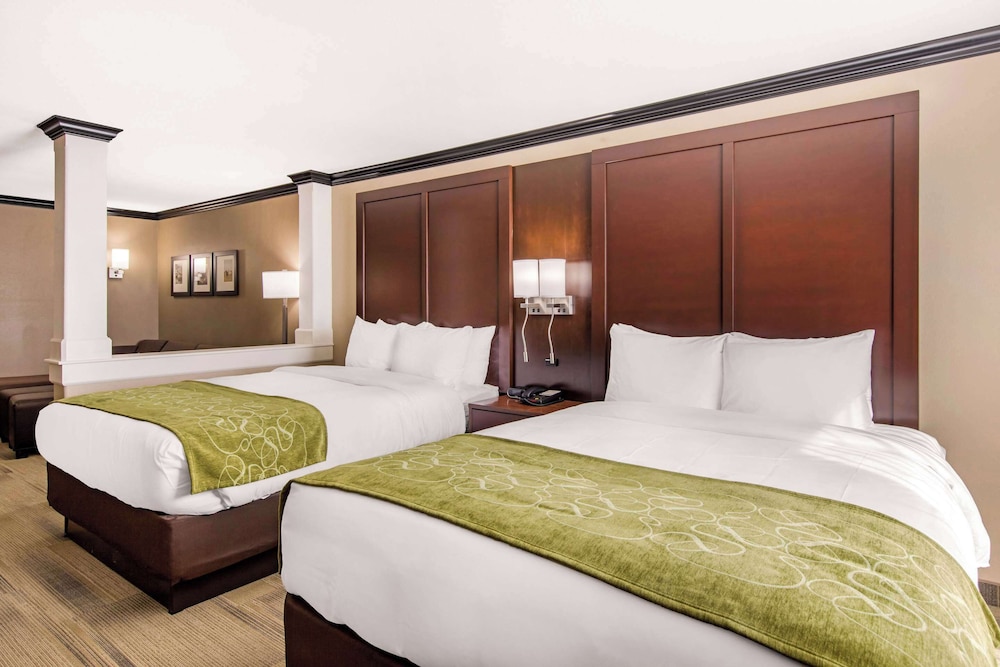Suite, 2 Queen Beds, Sofa