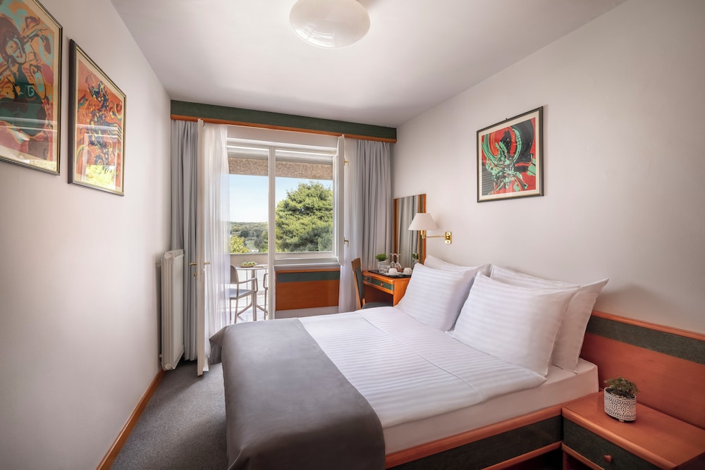 Pineta Hotel 6/50