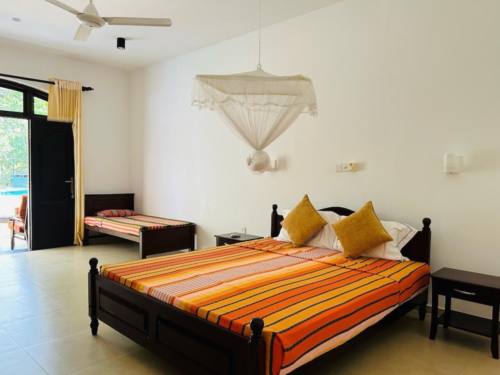 DELUXE, DOUBLE BED, POOL ACCESS, ACCESSIBLE
