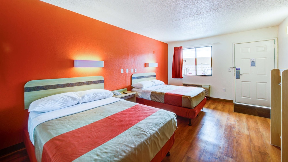 Travelodge by Wyndham Norfolk Airport 20/48