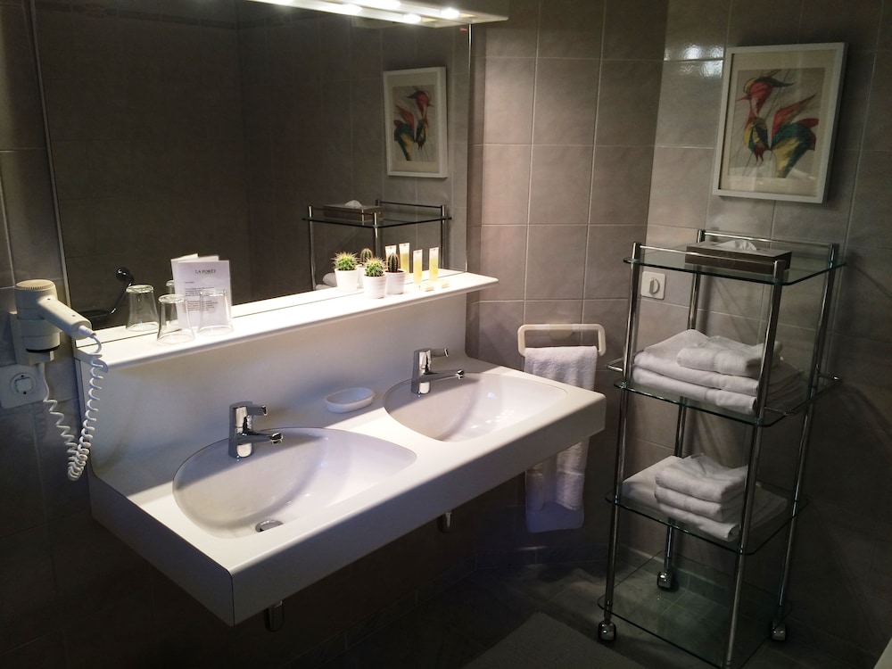 De La Foret Hotel 55/66