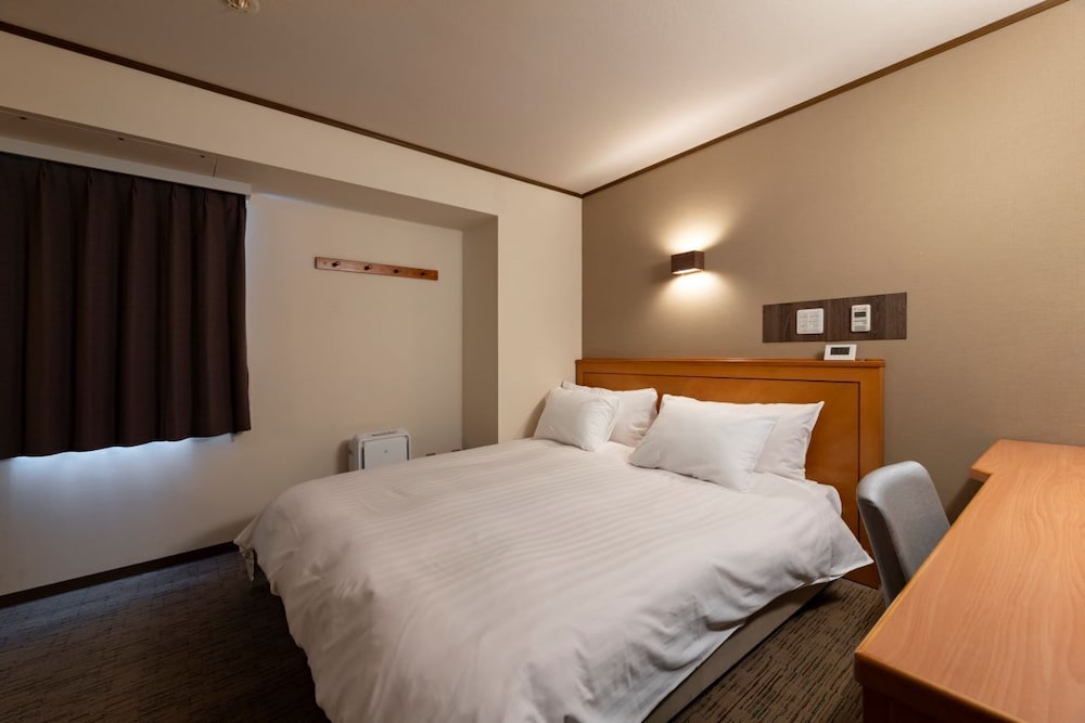 ROOM, DOUBLE BED