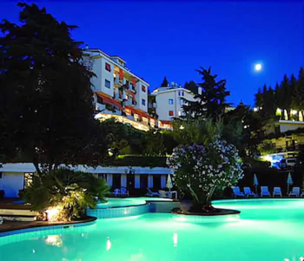 BALLETTI PARK HOTEL 33/40