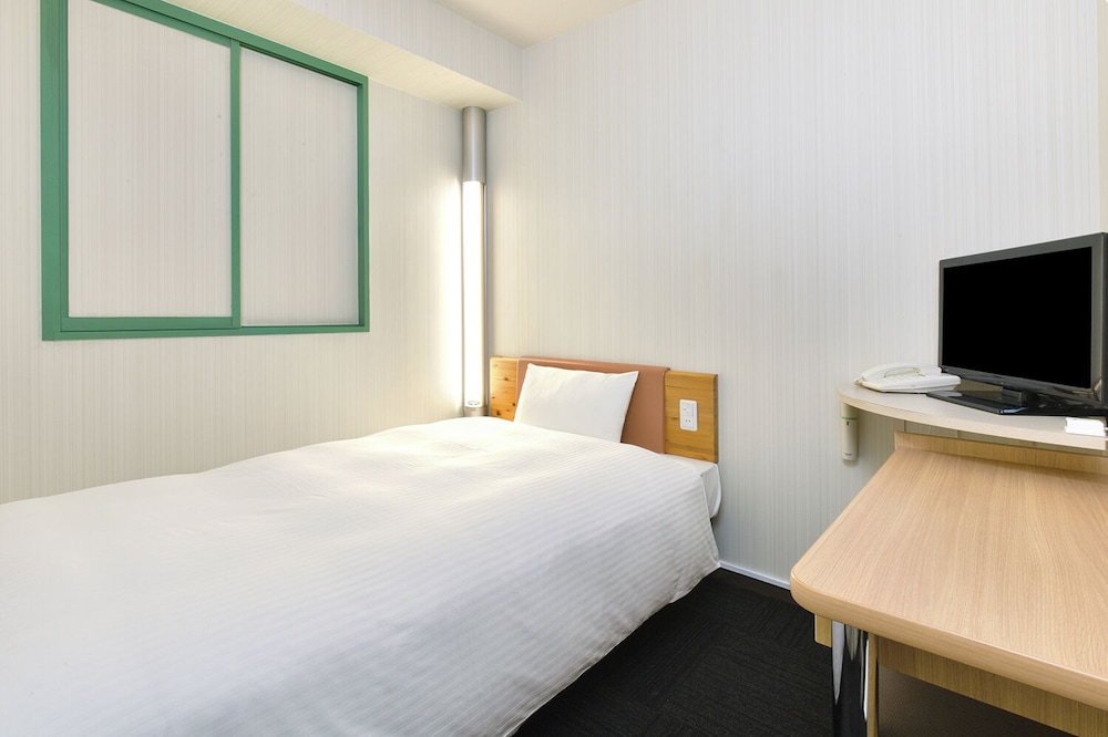 ROOM, SINGLE, SMOKING