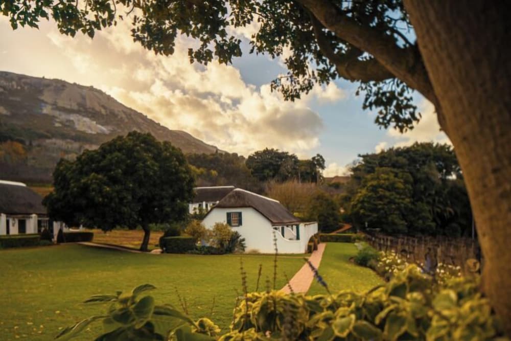 Grande Roche Hotel 71/76