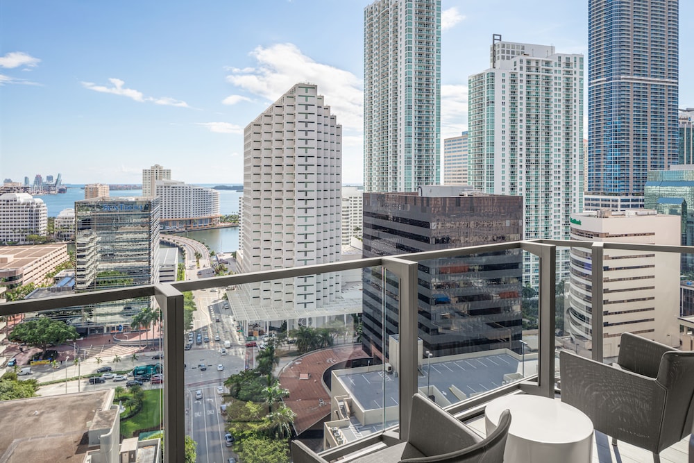 EAST Miami Residences 44/50