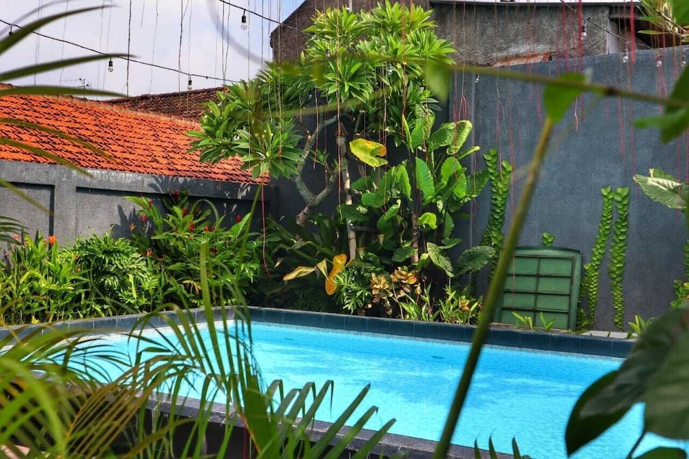Front One Inn Kediri 37/61