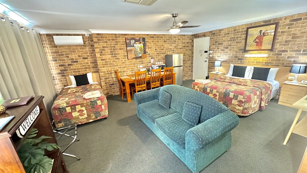 Golden Grain Motor Inn 39/62