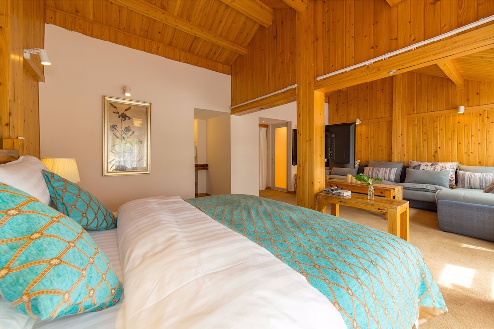 C'est La Vie Boutique Inn 24/50