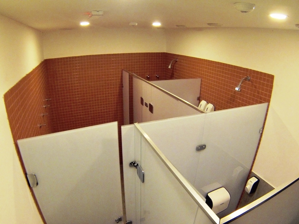 Villa 25 Hostel & Suites 58/69