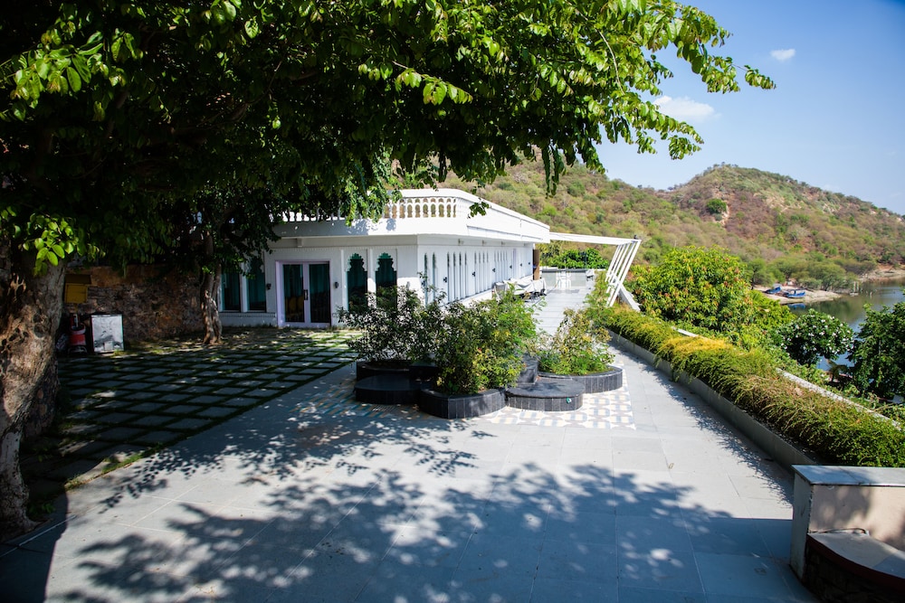JAISAMAND ISLAND RESORT 61/67