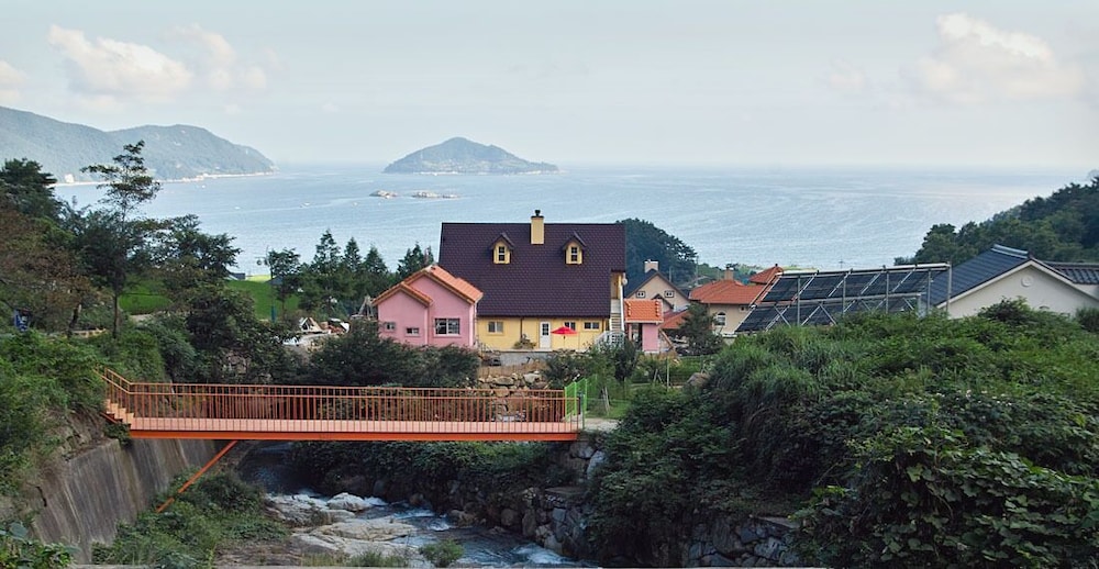 Namhae U.S. Town Bins House Pension 5/37