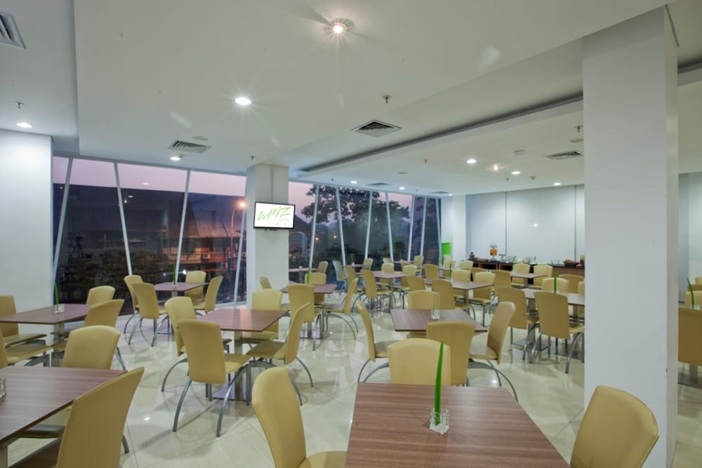 Whiz Hotel Cikini 50/62