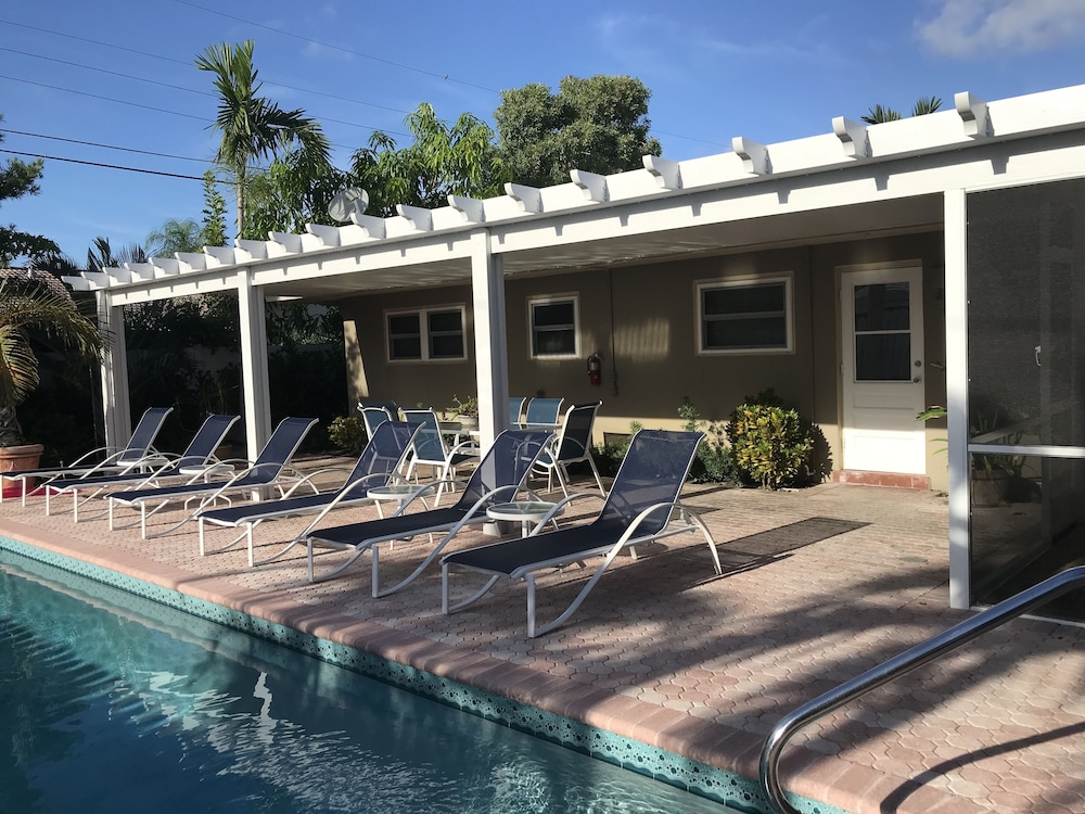 Casitas Coral Ridge formerly Estoril Paradise Inn 26/50