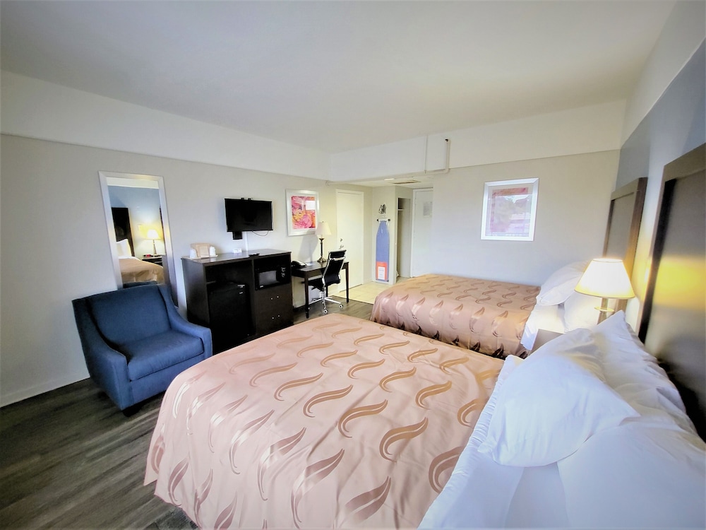 2 Full Beds - Deluxe, Micfridge