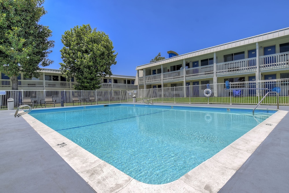 Motel6 Claremont, CA 38/54