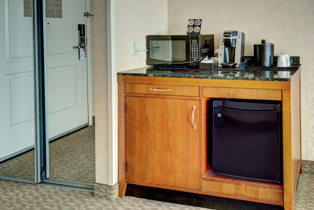 Hilton Garden Inn Lakewood 5/52