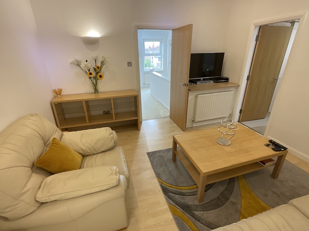 Earle House Serviced Apartments 33/50