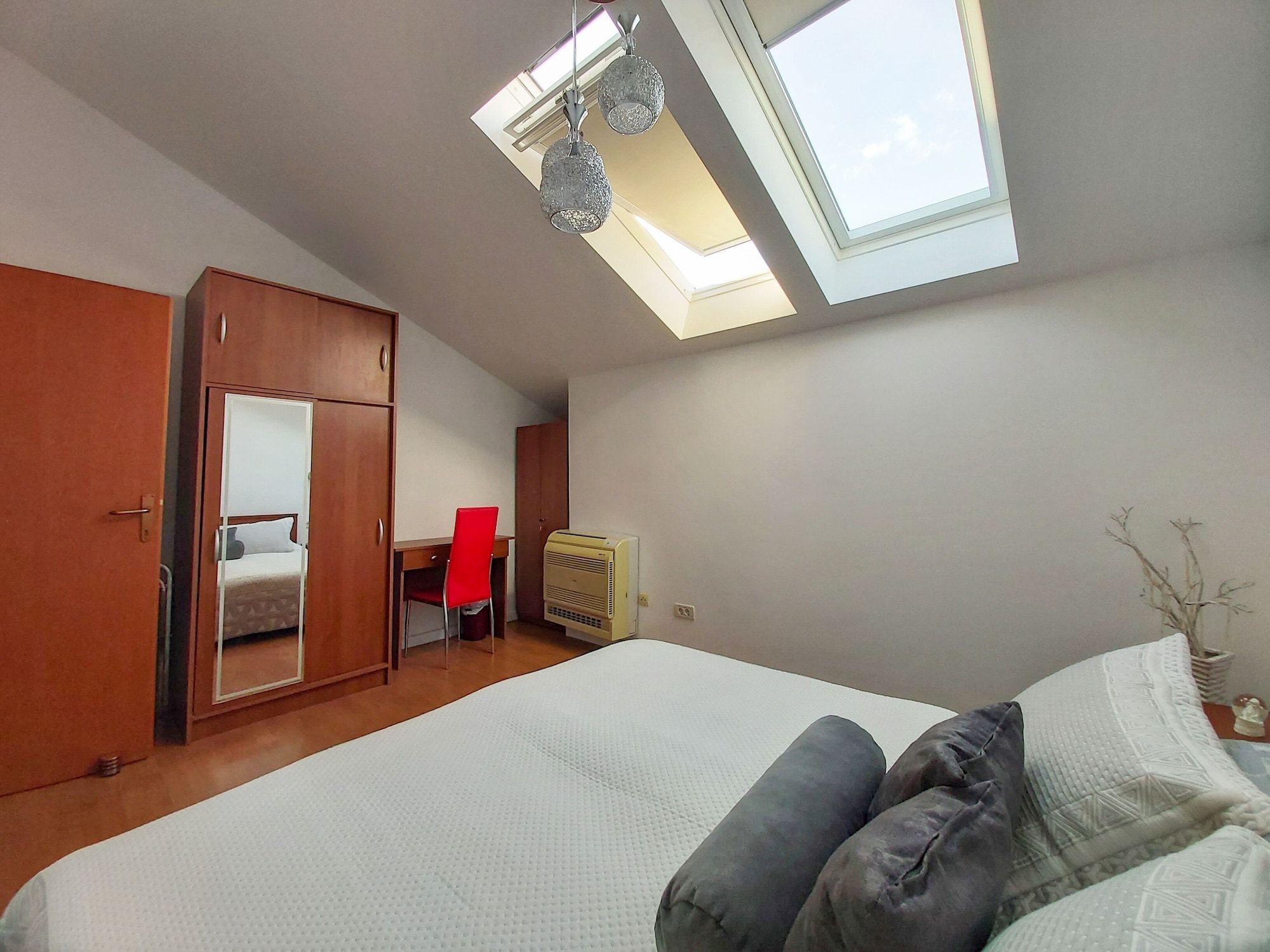 CLASSIC, APARTMENT, KING BED, SOFA