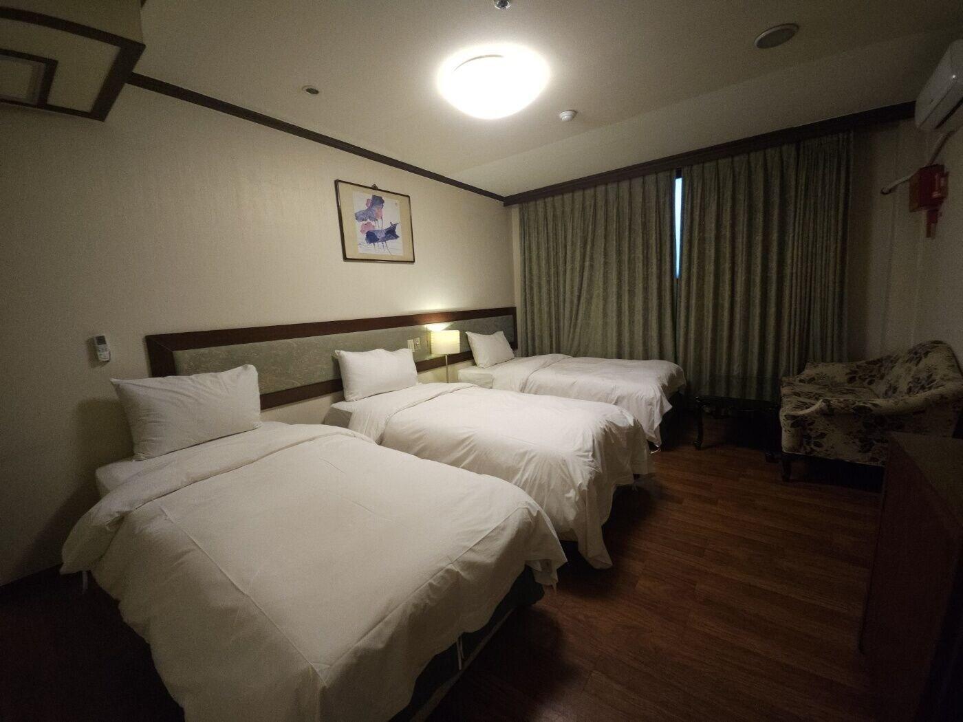 (AIR) Triple Room