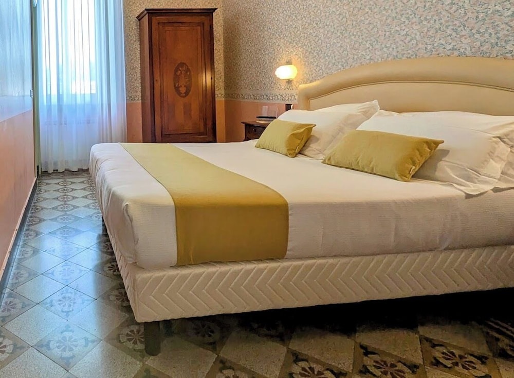 SUPERIOR, DOUBLE BED