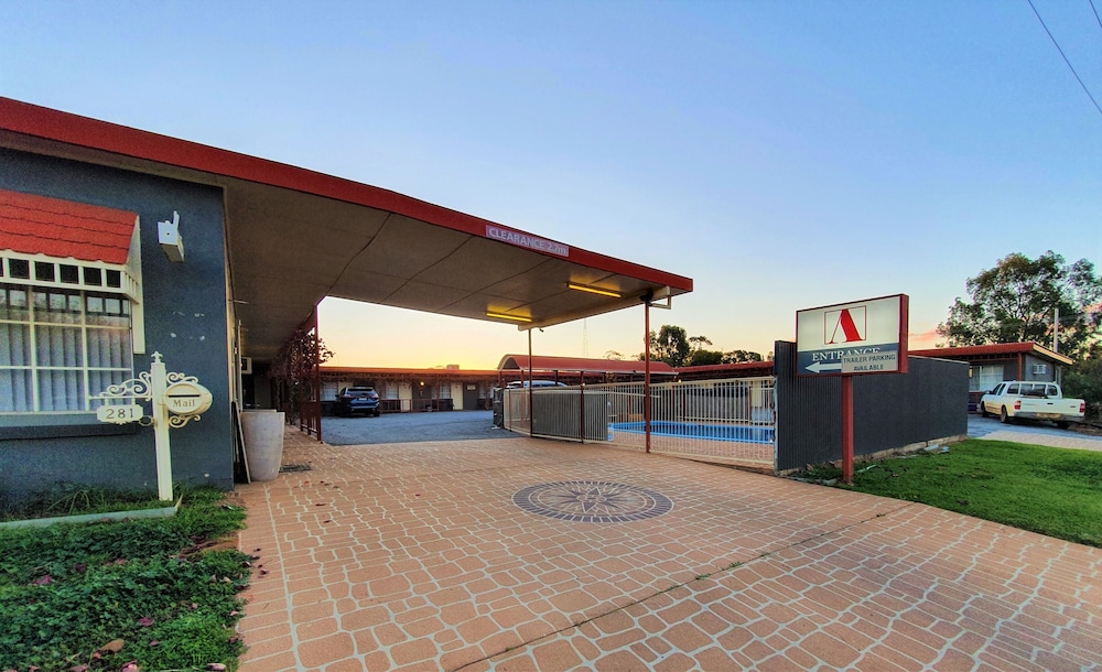 ARDEANAL MOTEL 43/48