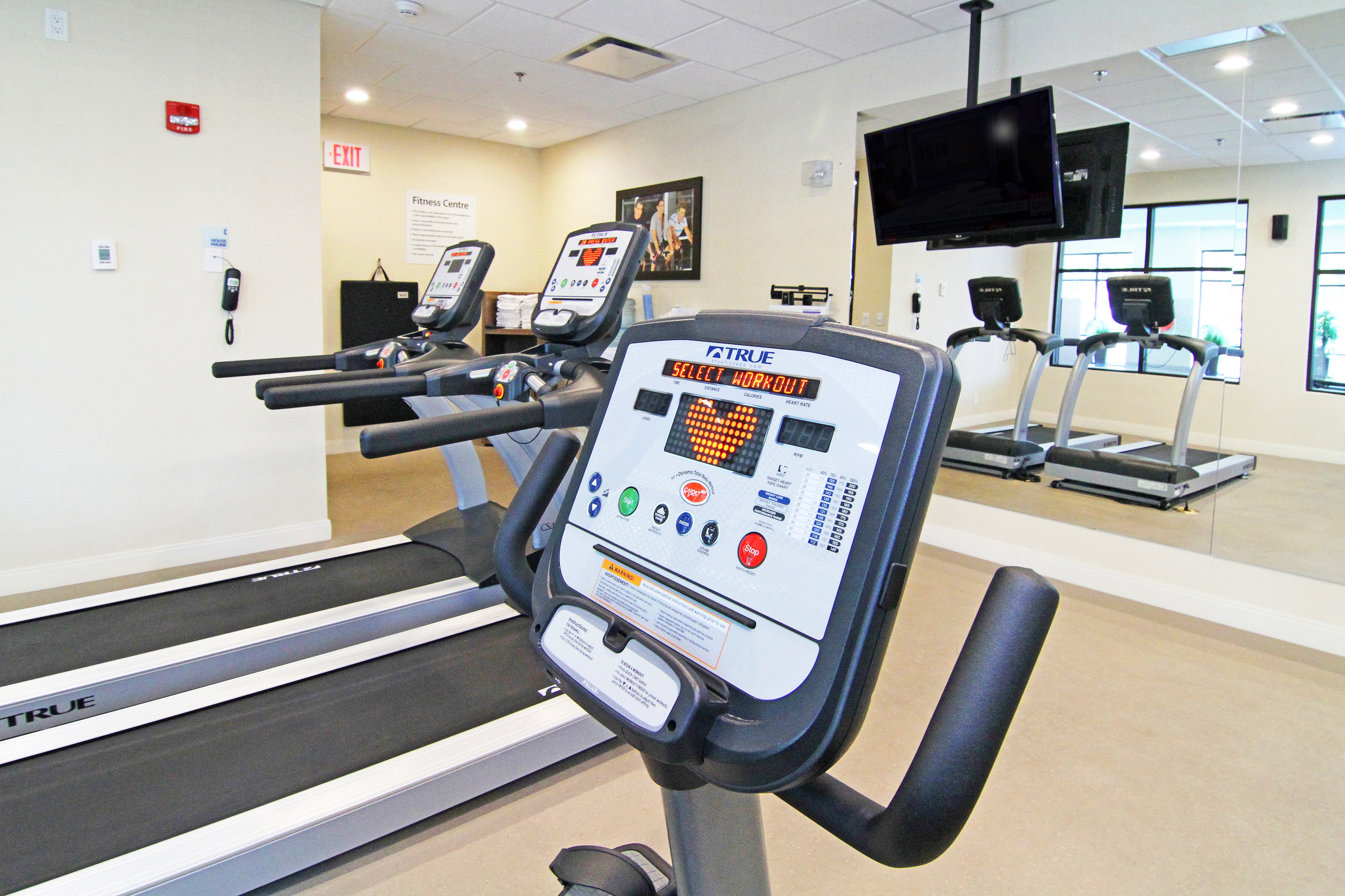 Holiday Inn Express And Suites Calgary Nw University Area 57/73
