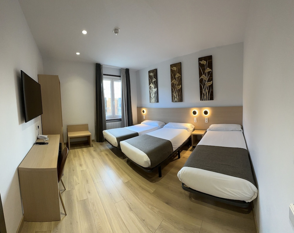 ROOM, TRIPLE