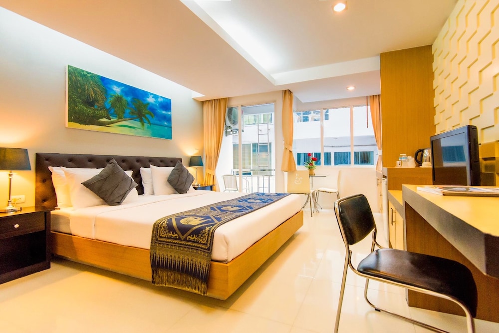 DELUXE, STUDIO, SUITE, MOUNTAIN VIEW, BALCONY