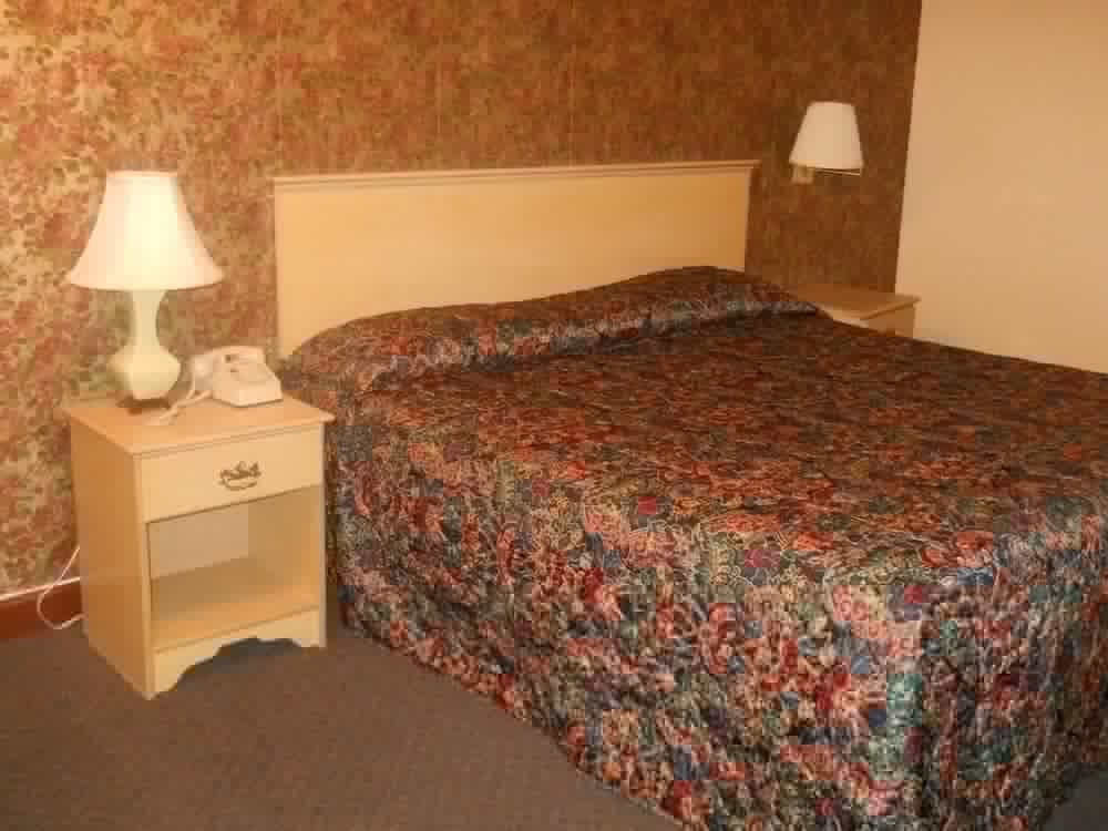 Red Carpet Inn 13/65
