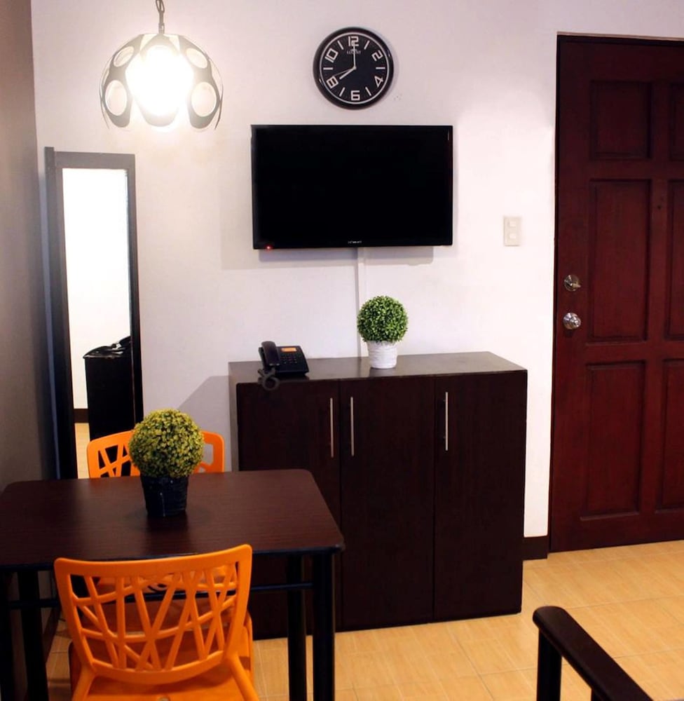 Frederick's Apartelle 49/52