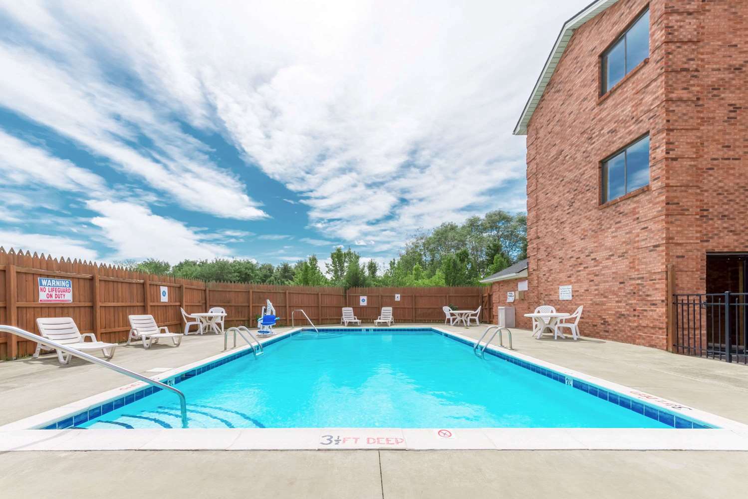 Super 8 by Wyndham Georgetown 13/15