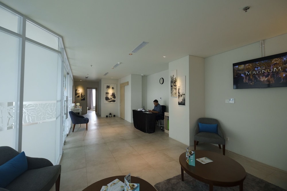 Hotel Ayola Lippo Cikarang 40/60