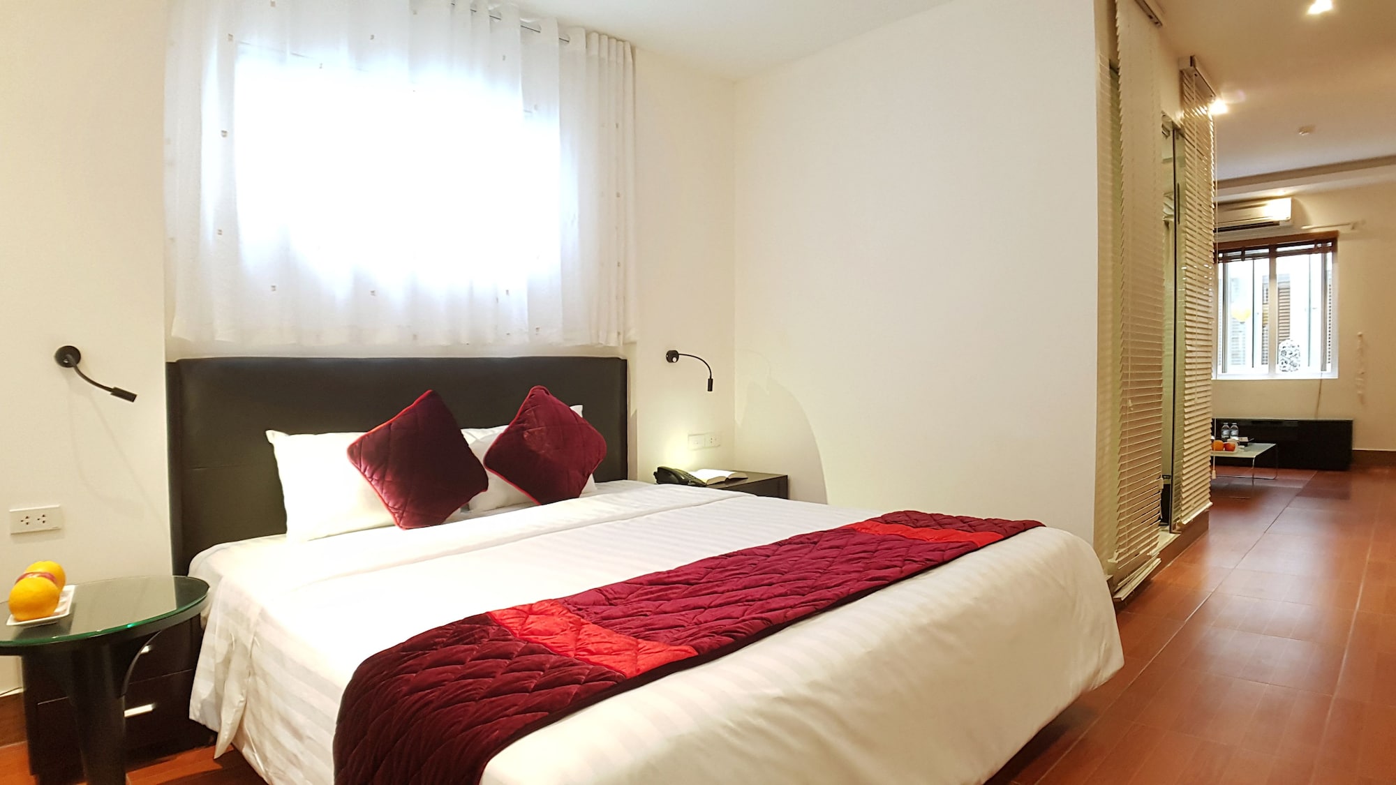 EXECUTIVE, SUITE