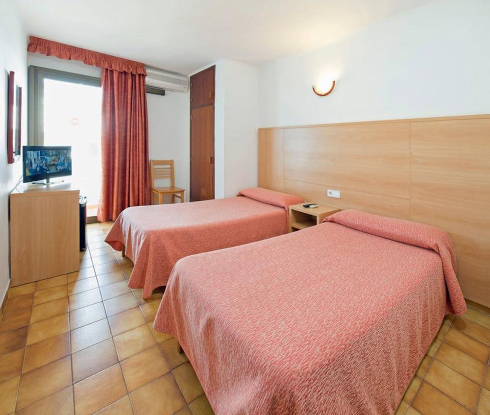 ROOM, TWIN BEDS, TERRACE