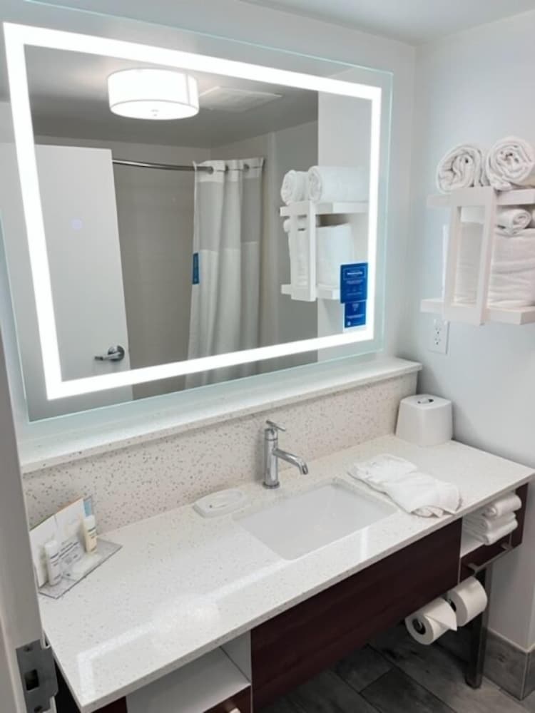Hampton Inn Suites Louisville 19/46