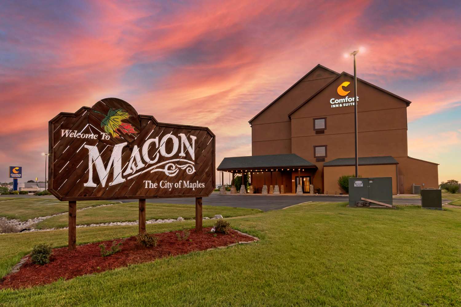 Comfort Inn & Suites Macon, MO 17/17