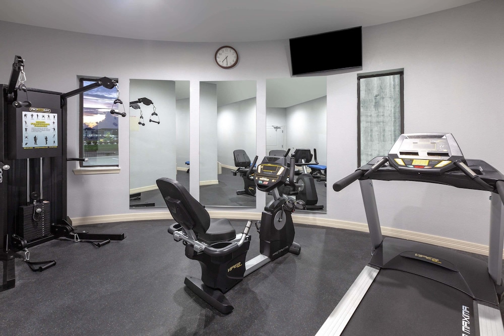Baymont by Wyndham Houston Hobby Airport 23/33