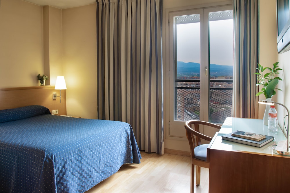Hotel J. Balmes Vic 7/20