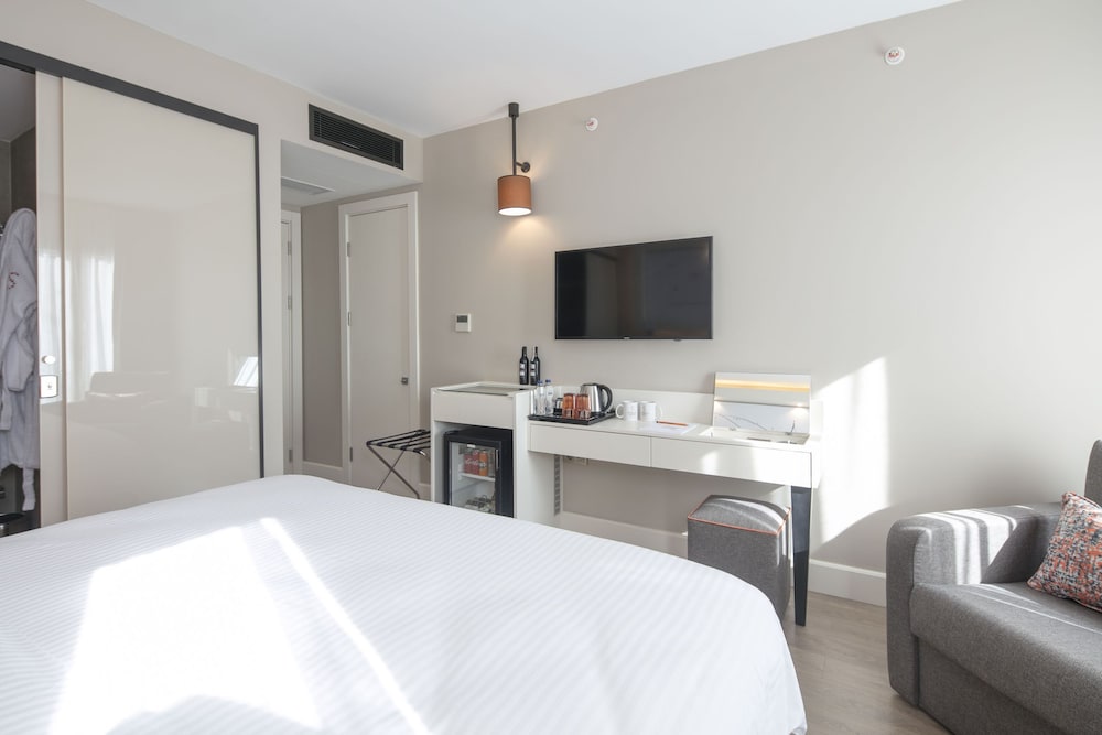Sparkle Hotel 25/64