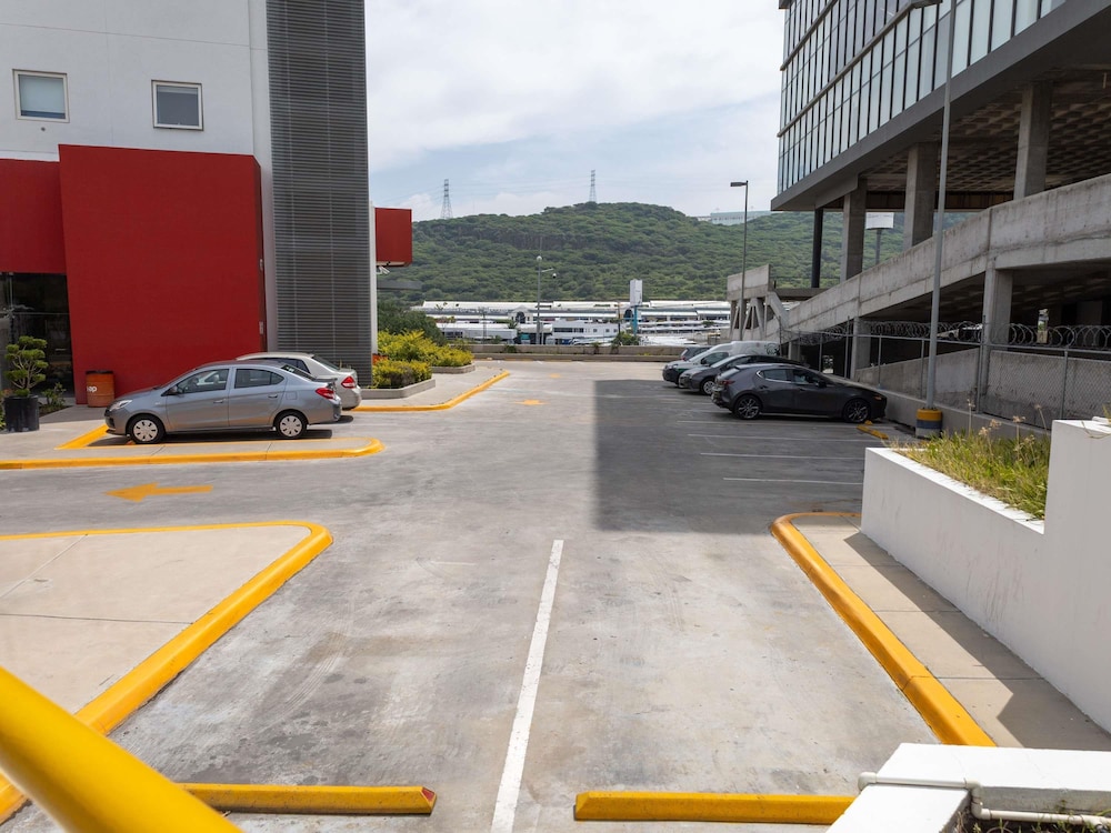 Ibis Queretaro 42/50