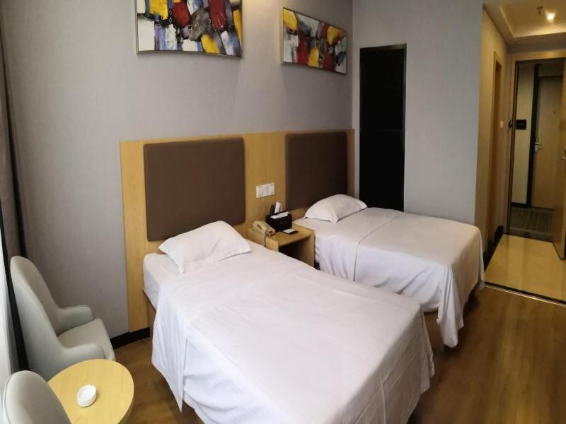 GreenTree Inn Anhui Fuyang Railway Station W XianGYAng Road Business Hotel 35/47